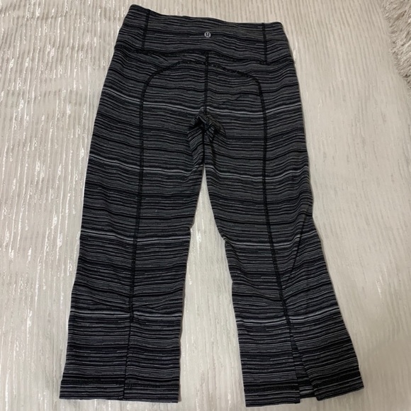 Lululemon gather and crow crop leggings - Picture 5 of 6